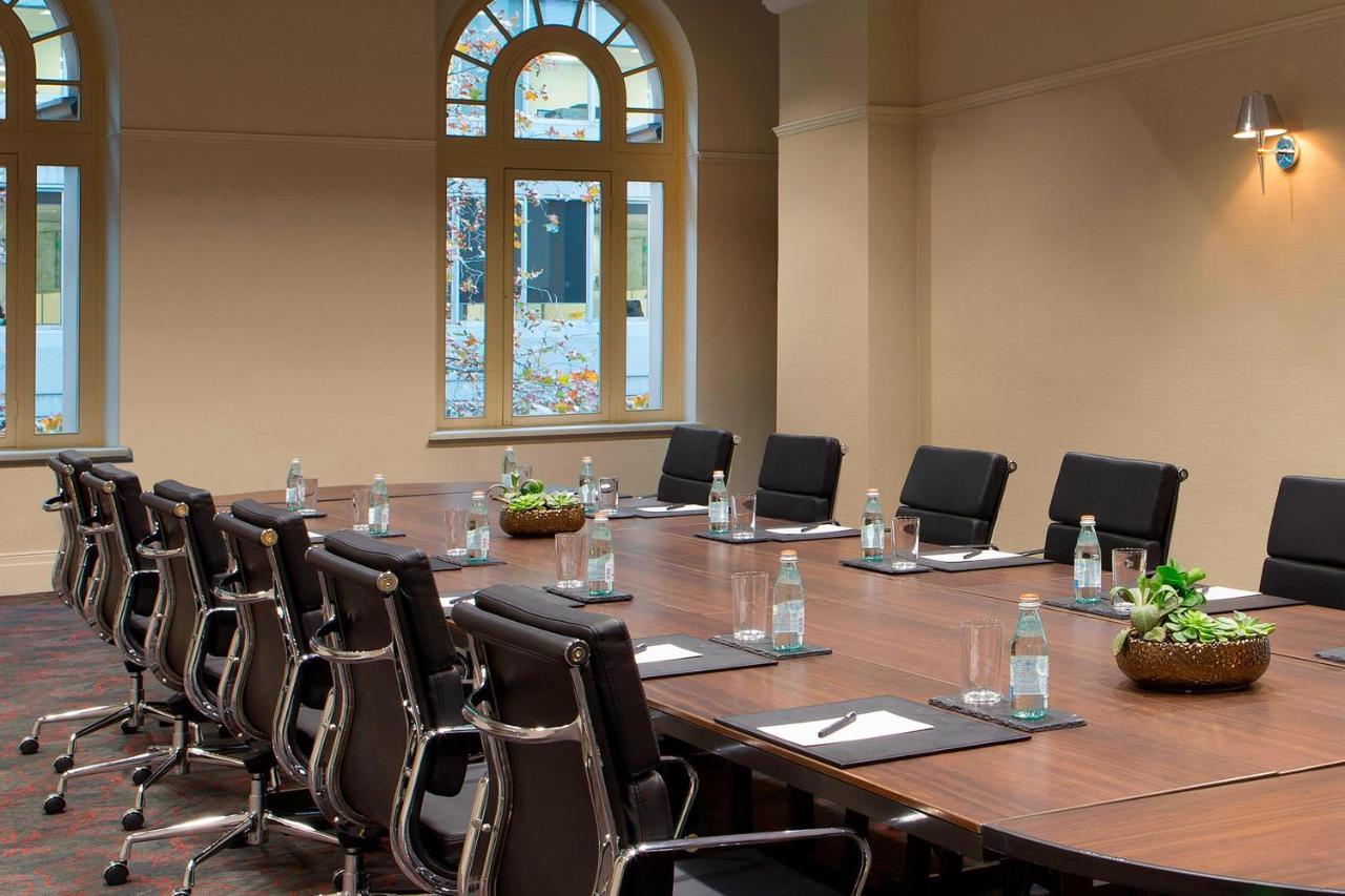 Sydney Harbour Marriott Hotel At Circular Quay Екстер'єр фото The Boardroom at the Old Museum Building
