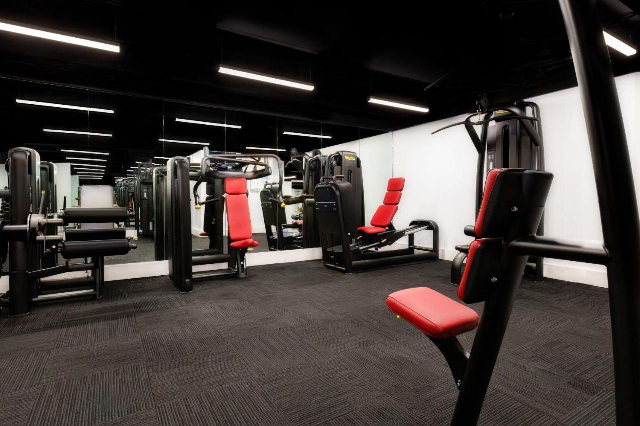 Sydney Harbour Marriott Hotel At Circular Quay Екстер'єр фото The gym at The Ivy Collection