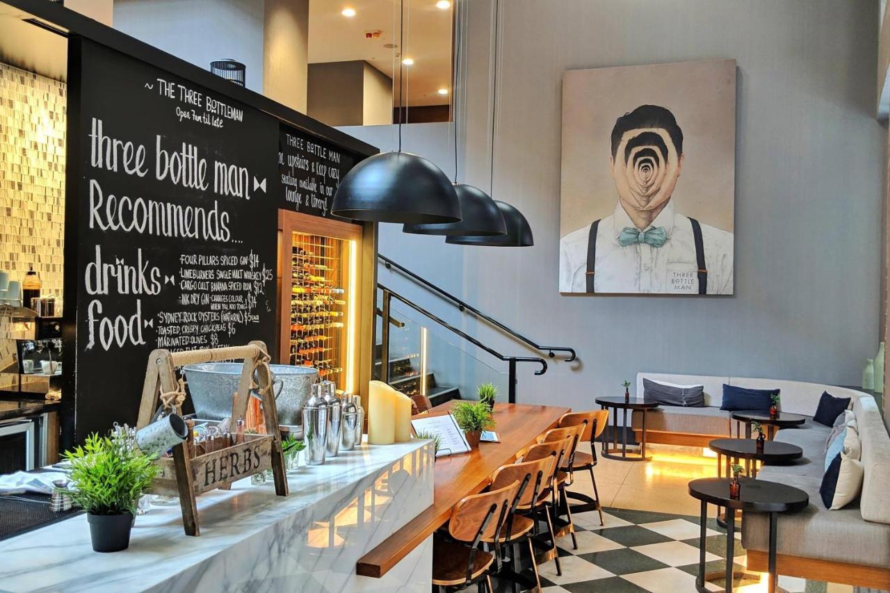 Sydney Harbour Marriott Hotel At Circular Quay Екстер'єр фото The interior of Three Little Pigs
