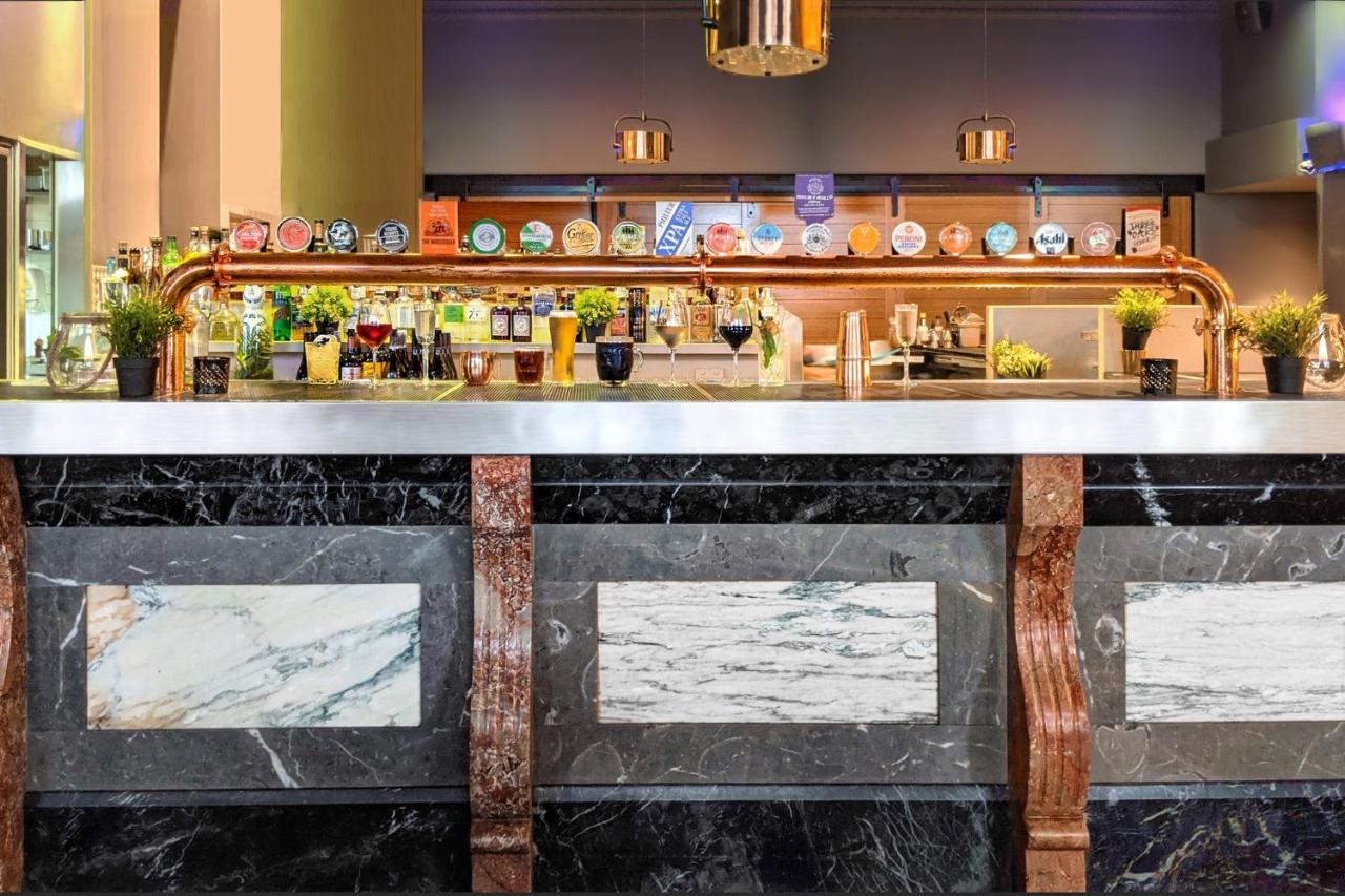 Sydney Harbour Marriott Hotel At Circular Quay Екстер'єр фото The bar at the hotel