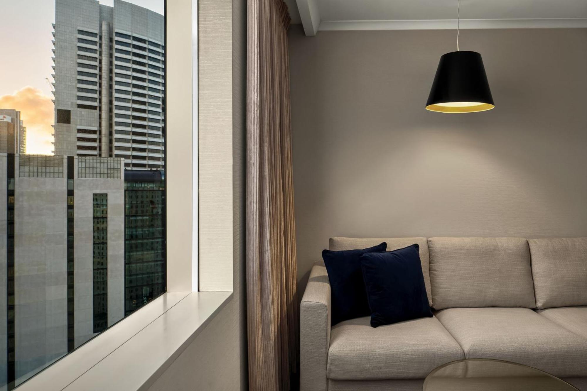 Sydney Harbour Marriott Hotel At Circular Quay Екстер'єр фото A pendant light