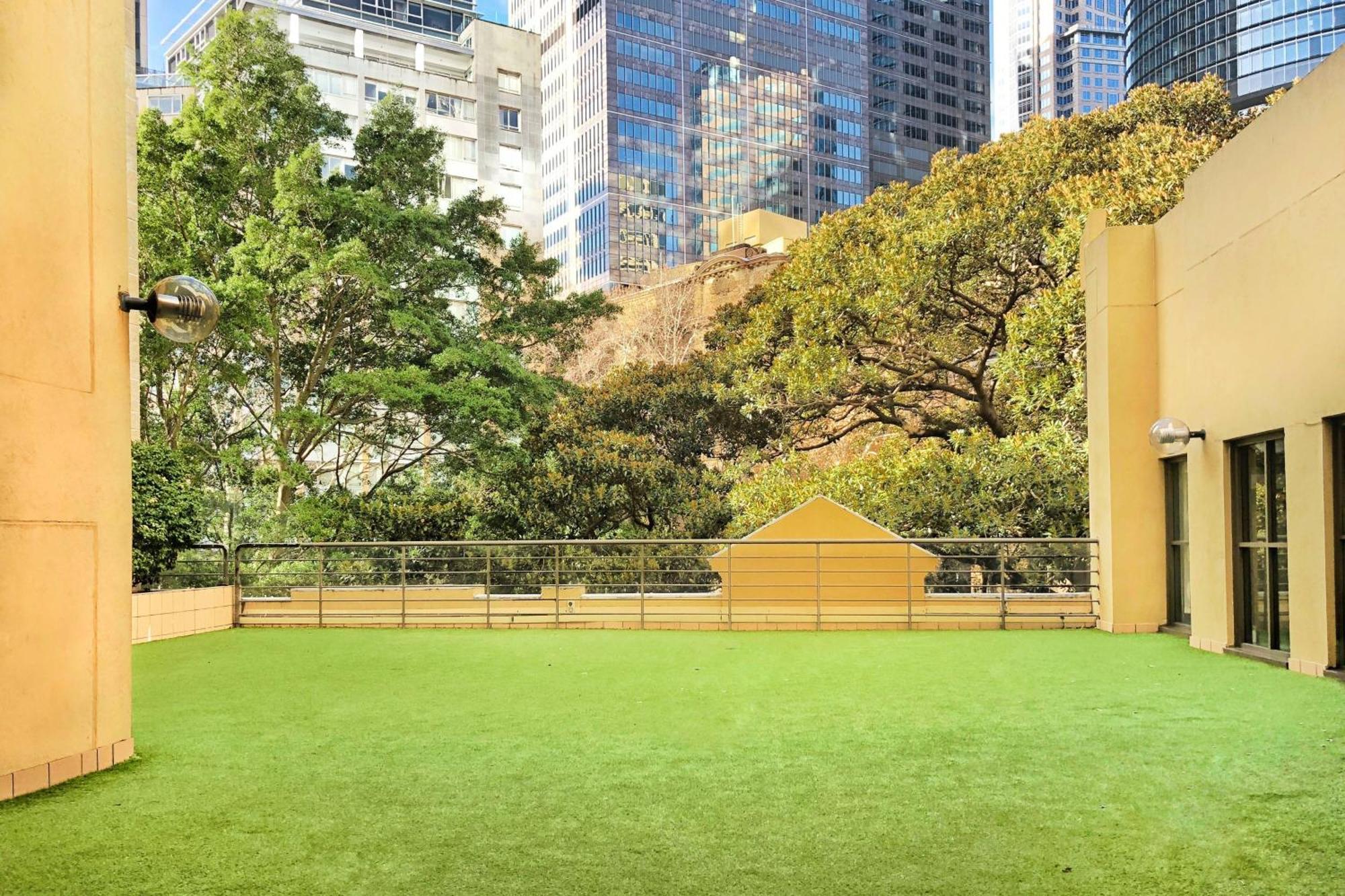 Sydney Harbour Marriott Hotel At Circular Quay Екстер'єр фото The rooftop garden