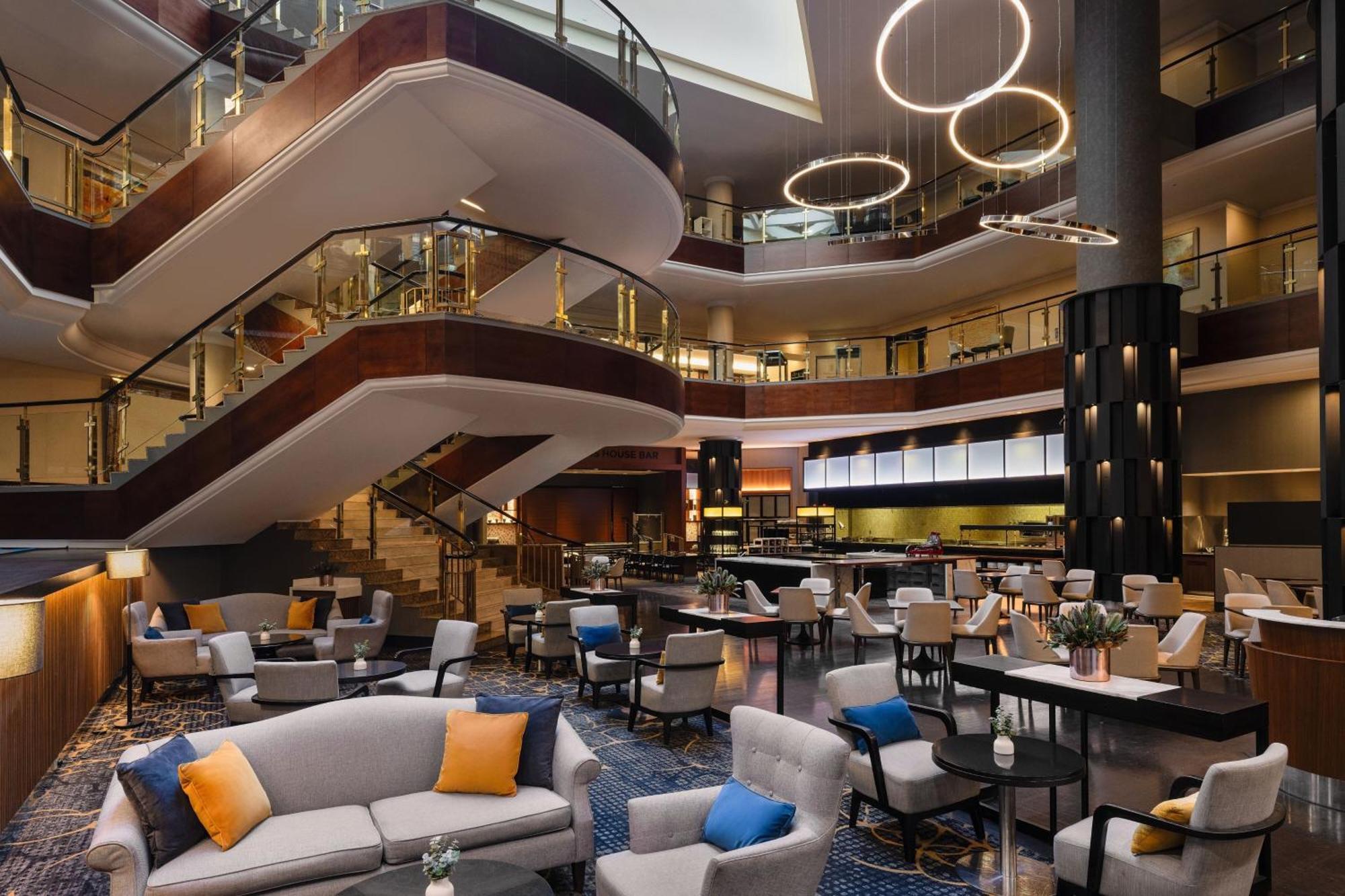 Sydney Harbour Marriott Hotel At Circular Quay Екстер'єр фото The lobby of the Renaissance Boston Harborview