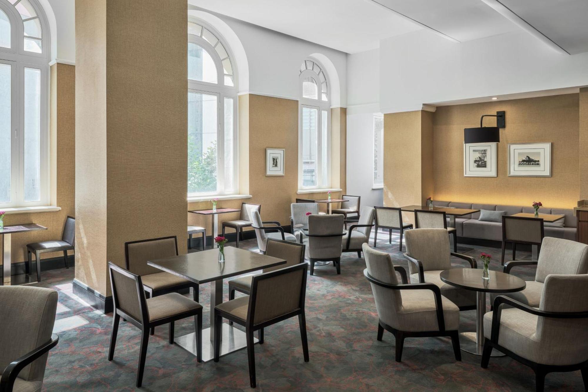 Sydney Harbour Marriott Hotel At Circular Quay Екстер'єр фото The Club lounge at Hong Kong International Airport